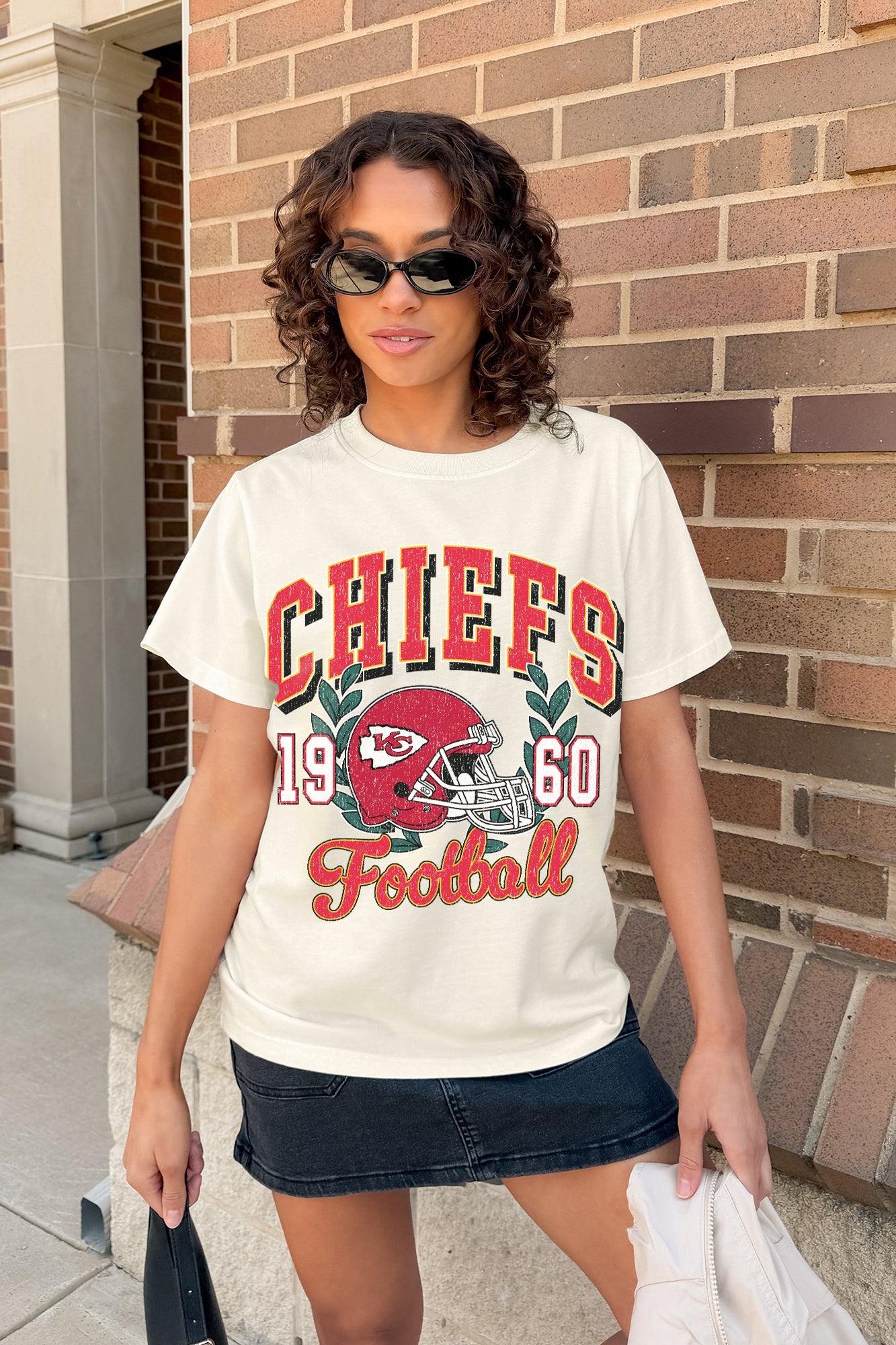 KANSAS CITY CHIEFS RAISED ON VICTORY CLASSIC FIT COTTON BLEND CREWNECK TEE