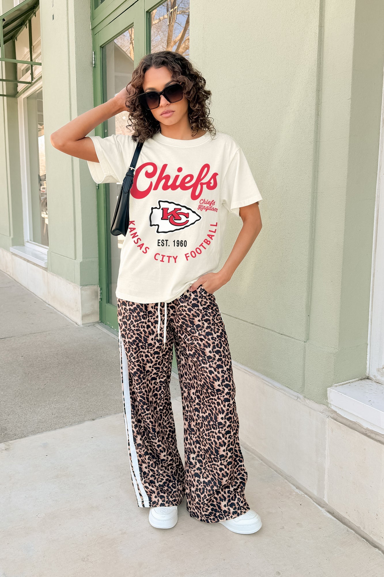 KANSAS CITY CHIEFS YOU KNOW OUR NAME CLASSIC FIT COTTON BLEND CREWNECK TEE