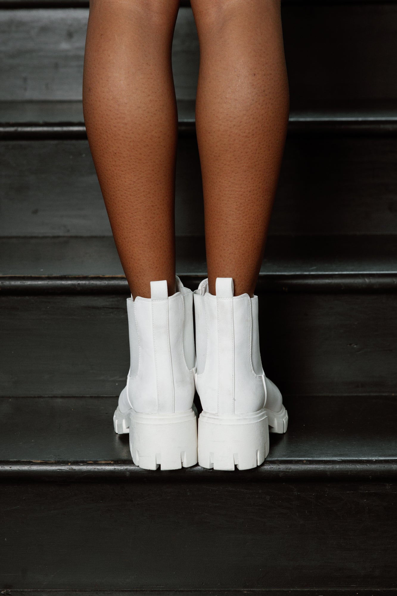 EASY GOING BLOCK HEEL CHELSEA BOOT