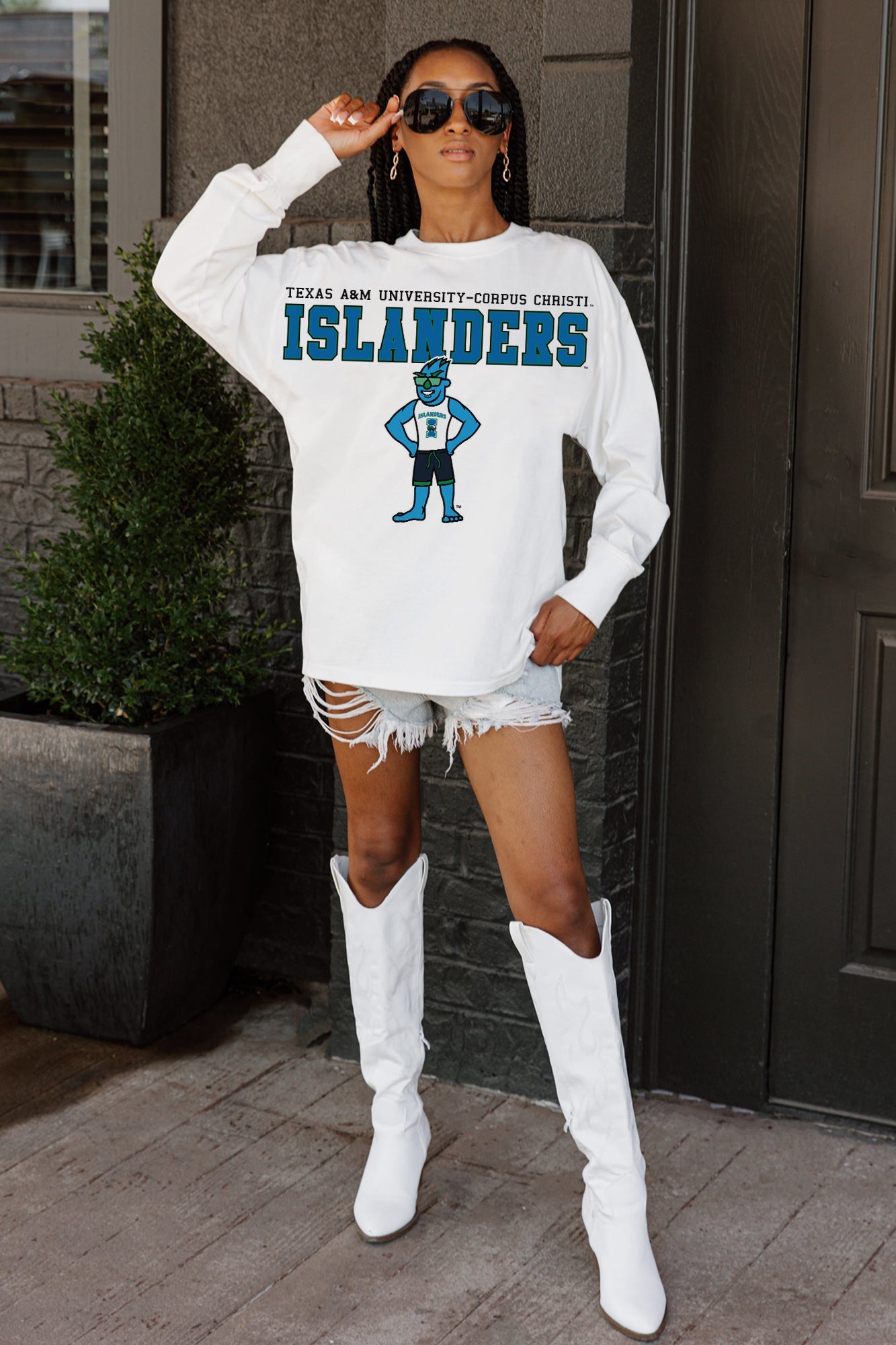 White BIG GOALS Oversized Long Sleeve Tee - Islanders Mascot Graphic, Full Length Styled Look | Gameday Couture - SOHO