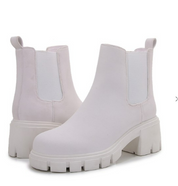 EASY GOING BLOCK HEEL CHELSEA BOOT
